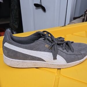 Gray Suede Puma Sneakers with White Stripe and Rubber Sole